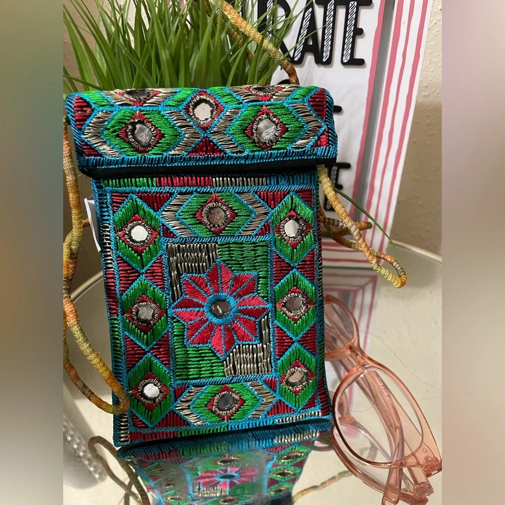 Beautiful ethnic purse perfect for your cellphones  buy one get one free - Picture 4 of 4